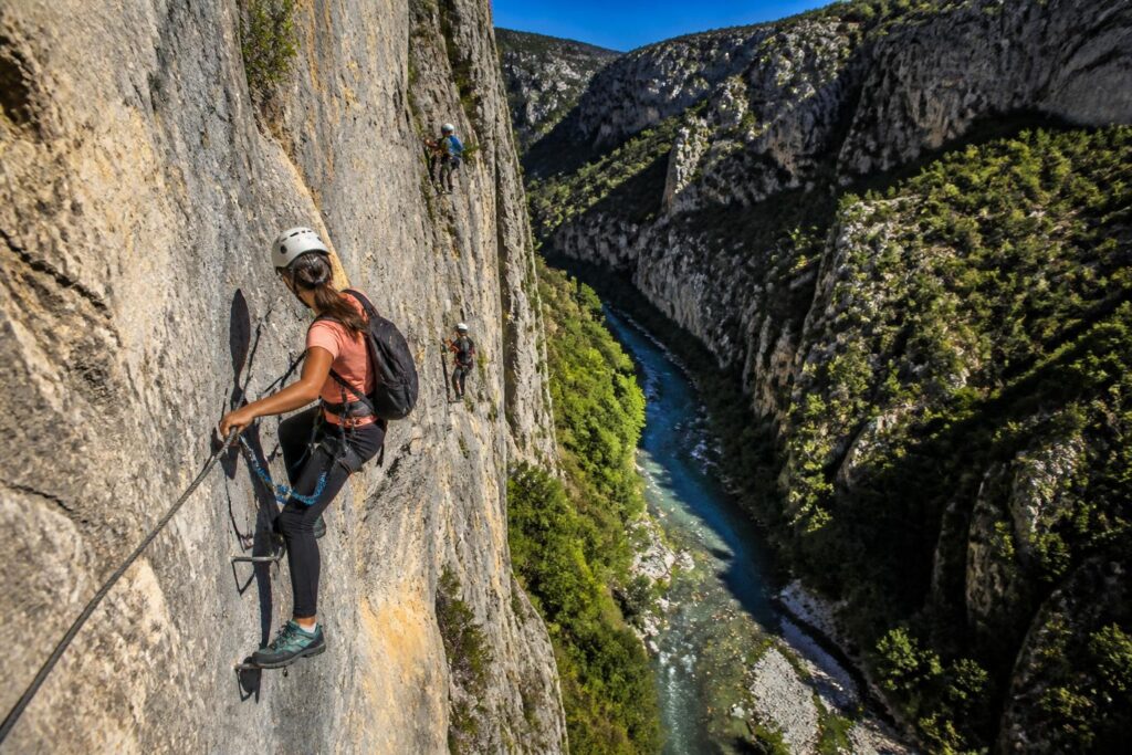 découvrez la via ferrata du vidourle, une aventure verticale exceptionnelle au cœur des gorges sauvages, alliant sensations fortes et paysages naturels époustouflants.