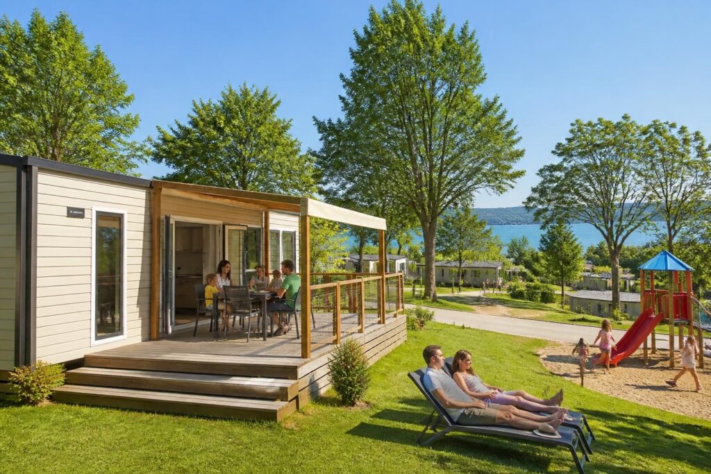découvrez les avantages d'acheter un mobil home dans un camping pour profiter pleinement de vos vacances : confort, économie et liberté au cœur de la nature.